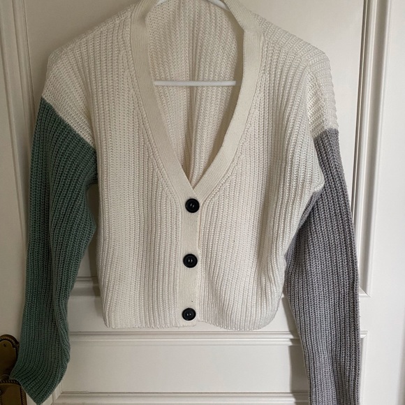 White colour-blocked cardigan, green and grey sleeve. Good condition - Picture 3 of 3